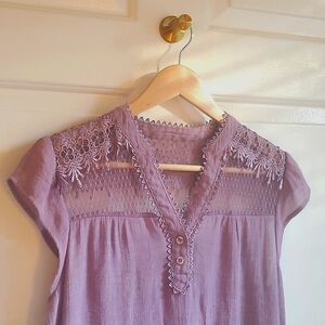 Sweet Wanderer breezy lace detail embroidered blouse lavender lightweight size L